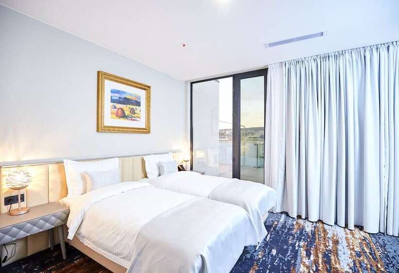 اتاق استاندارد, Brosse Garden