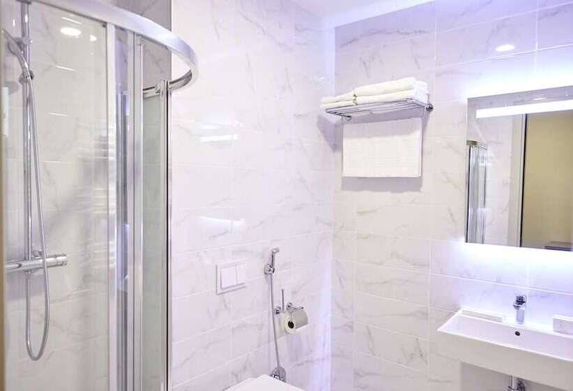 اتاق استاندارد, Brosse Garden