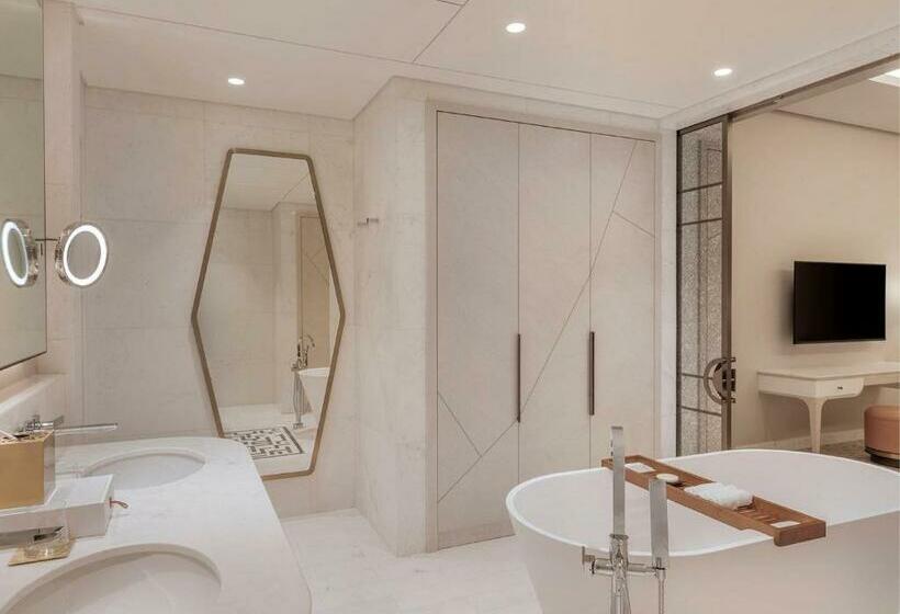 带大床的套房, The St. Regis Dubai, The Palm