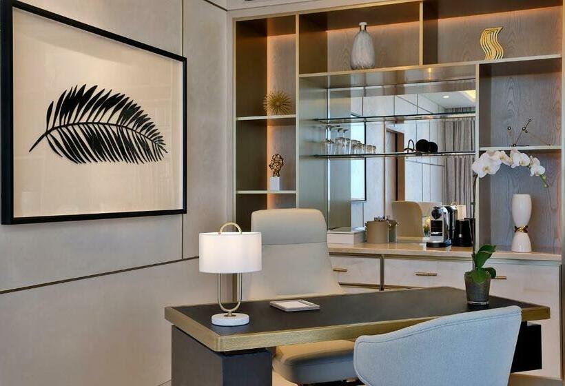 带大床的套房, The St. Regis Dubai, The Palm