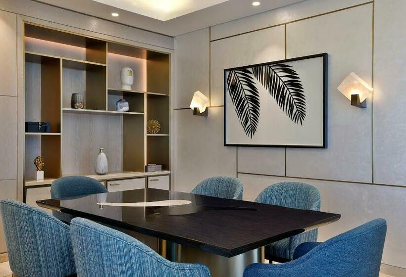 带大床的套房, The St. Regis Dubai, The Palm