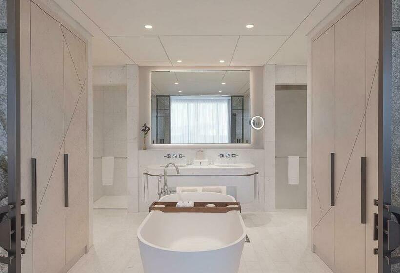 带大床的复式套间, The St. Regis Dubai, The Palm