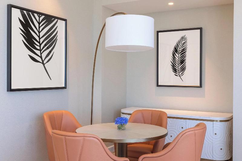 带大床的套房, The St. Regis Dubai, The Palm