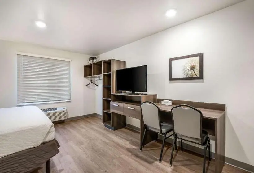 身障者適用キングサイズベッドルーム, Woodspring Suites Gurnee  Chicago