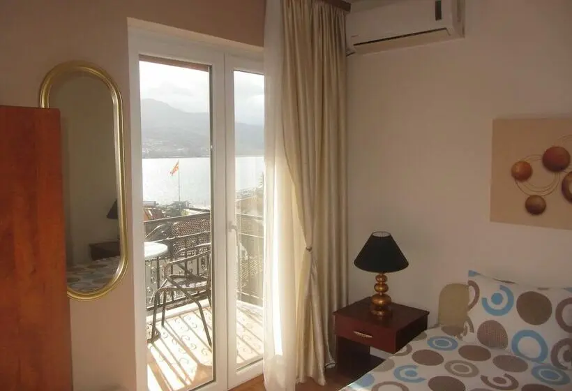 اتاق استاندارد با چشم‌انداز دریاچه, Villa Old Town