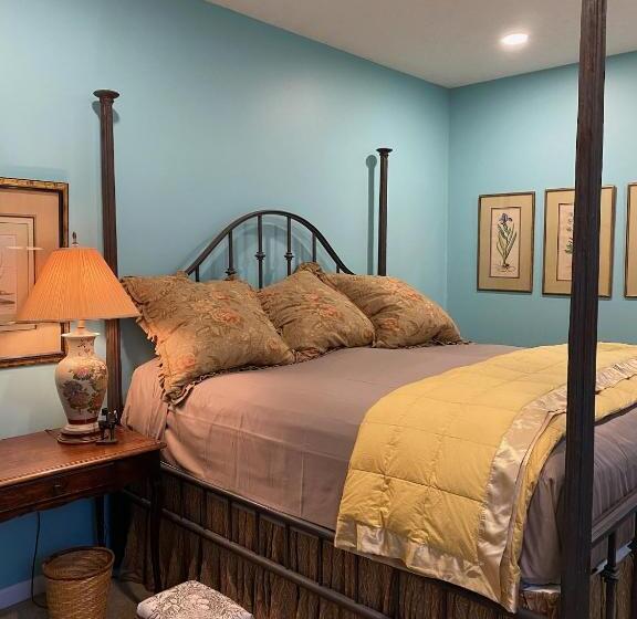 غرفة قياسية سرير كينج, The Birdnest Inn
