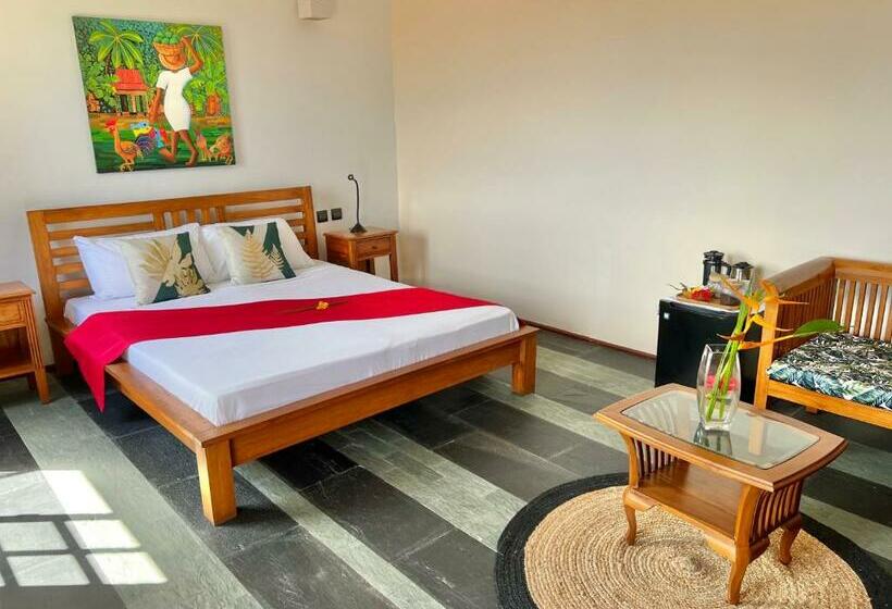 Standard Studio, Hilltop Boutique