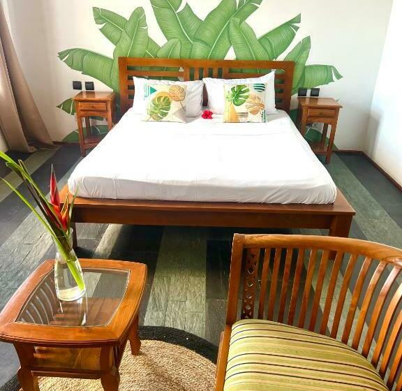 Standard Studio, Hilltop Boutique