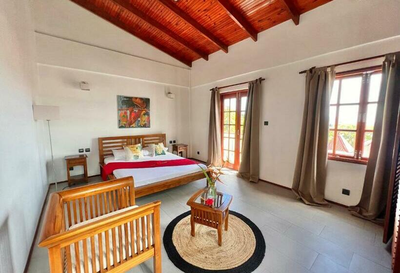 Standard Studio, Hilltop Boutique