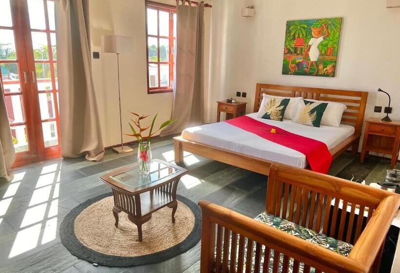 Standard Studio, Hilltop Boutique