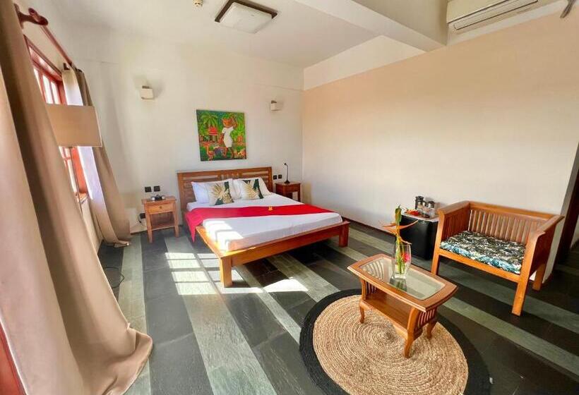 Standard Studio, Hilltop Boutique