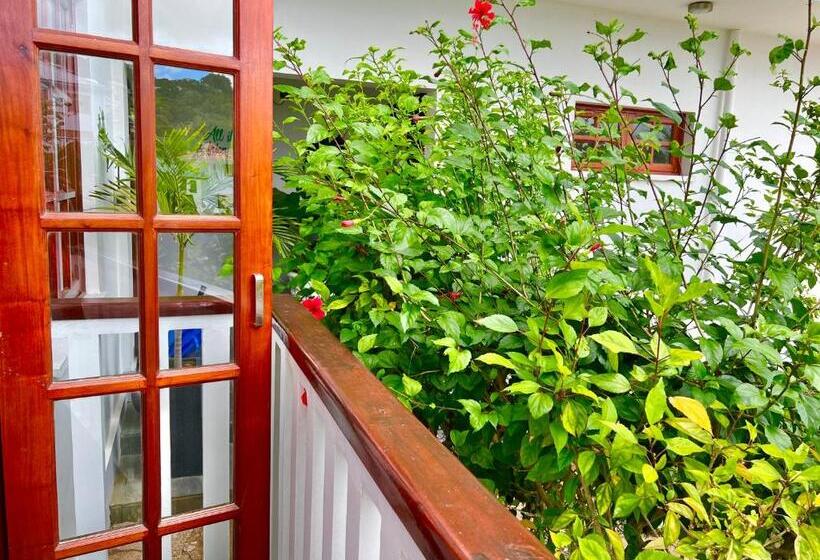 2 Sovrums Lägenhet, Hilltop Boutique