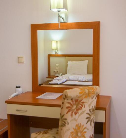 غرفة قياسية مزوَّدة بجاكوزي, Riviera Perdika