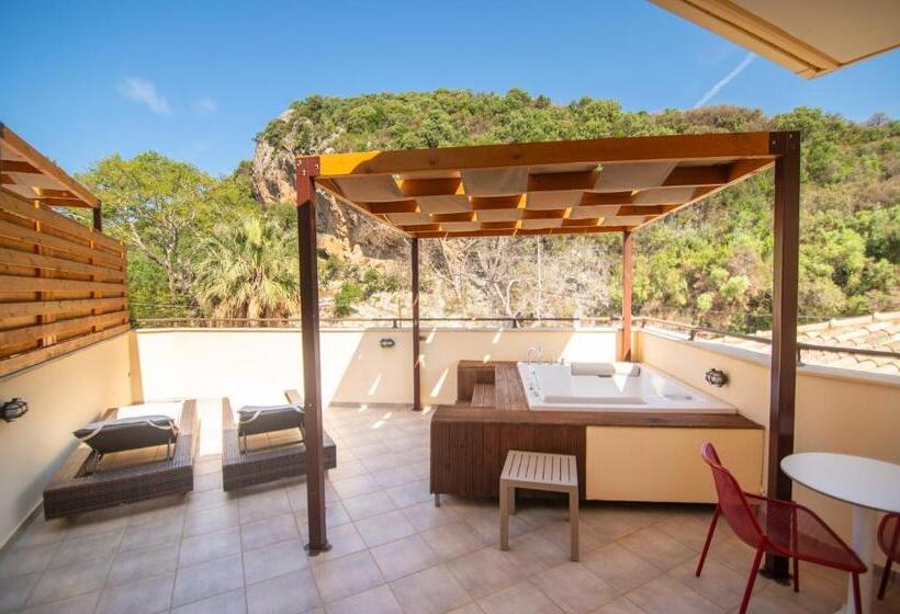 غرفة قياسية مزوَّدة بجاكوزي, Riviera Perdika