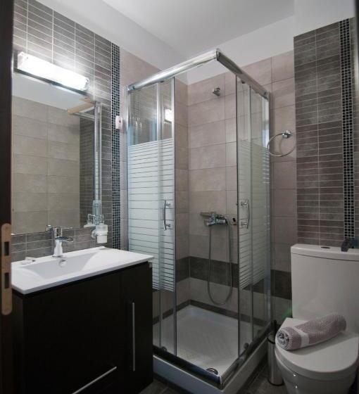 غرفة قياسية مزوَّدة بجاكوزي, Riviera Perdika