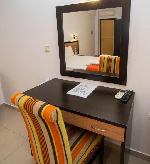 غرفة قياسية ثلاثية, Riviera Perdika