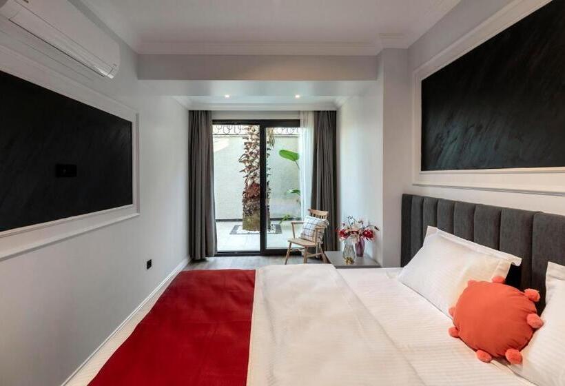 غرفة قياسية ثلاثية مطلة علي الحديقة, Lagun Castle Hotel&spa