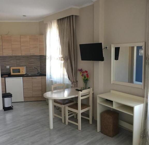 Номер Deluxe, Dyhouse