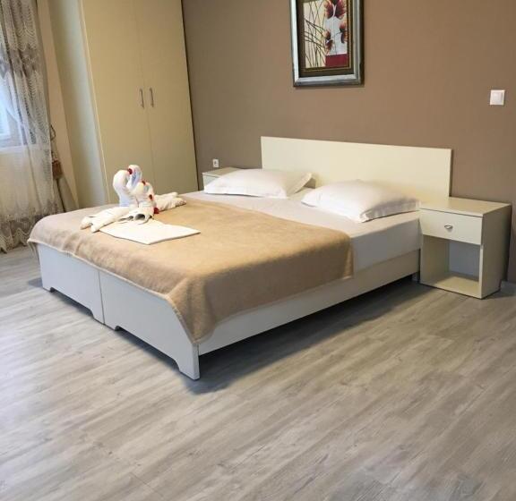 Номер Deluxe, Dyhouse