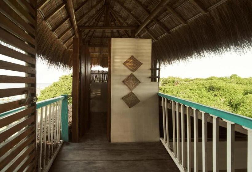 מיטה בחדר משותף, El Embrujo Tintipan