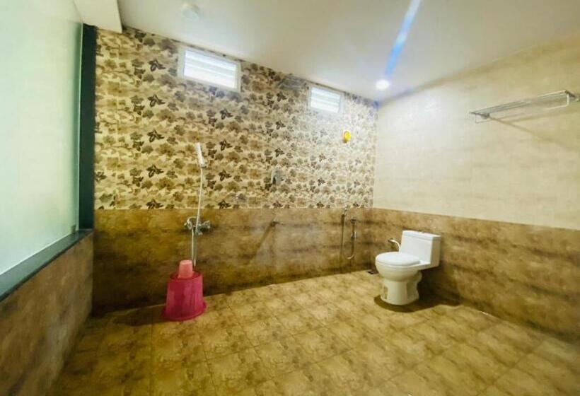 חדר אקונומי, Staymaker Lake Residency