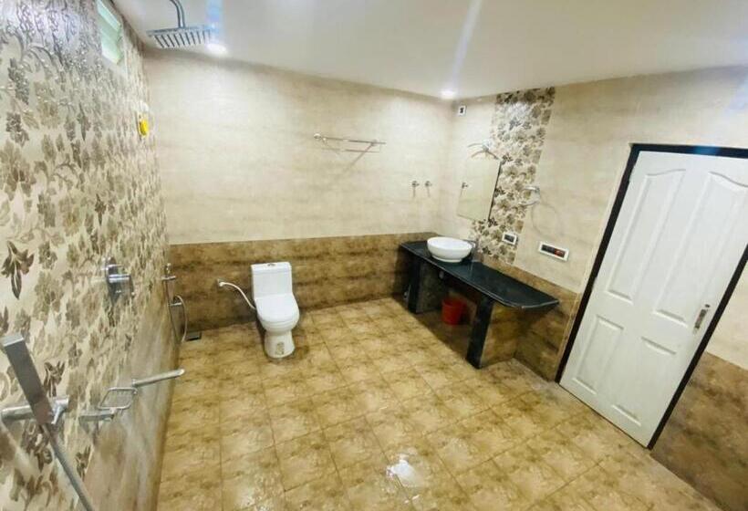 חדר אקונומי, Staymaker Lake Residency