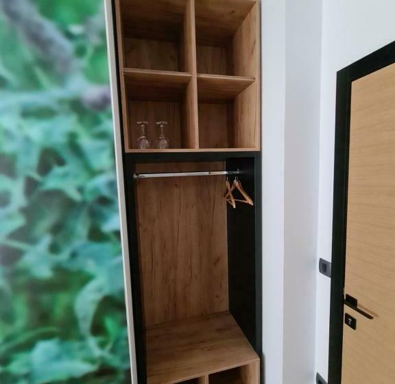 اتاق عادی, Motel Btg