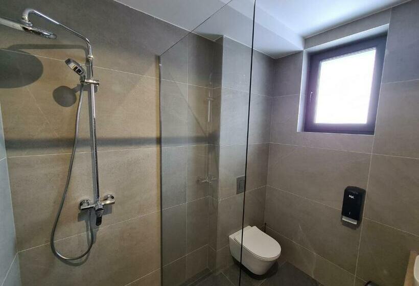 اتاق لوکس, Motel Btg