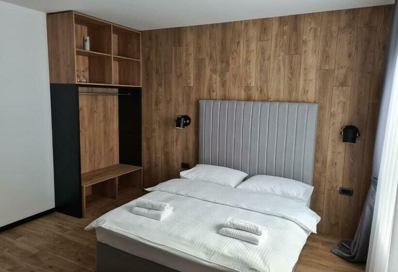 اتاق لوکس, Motel Btg