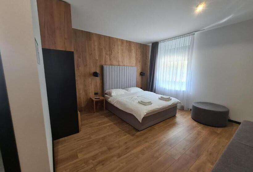 اتاق لوکس, Motel Btg