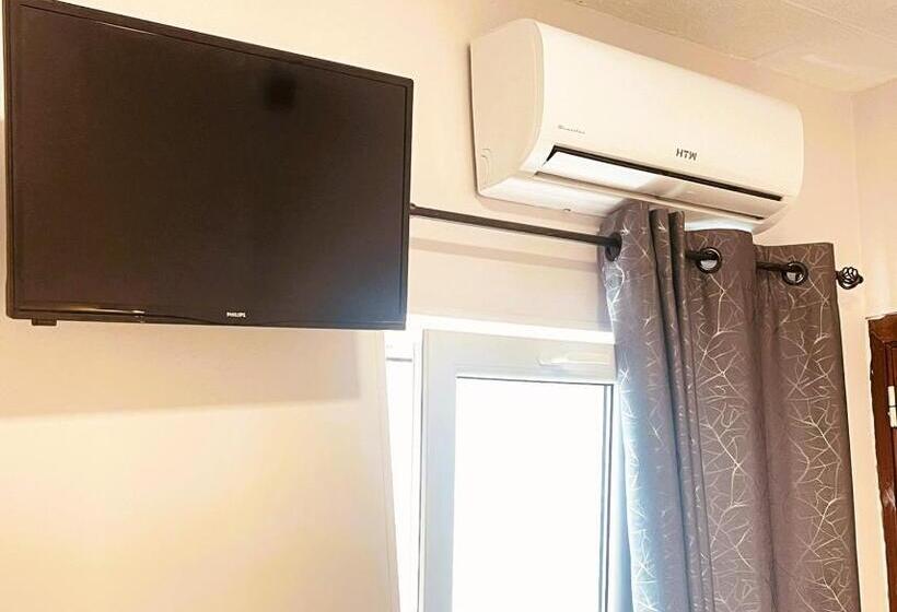 חדר סטנדרט לשלושה, Colibri