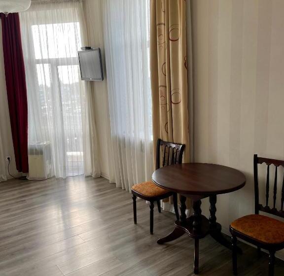 آپارتمان 1 خوابه با بالکن, Apartment Studio біля вокзалу недалеко від центру городоцька 151