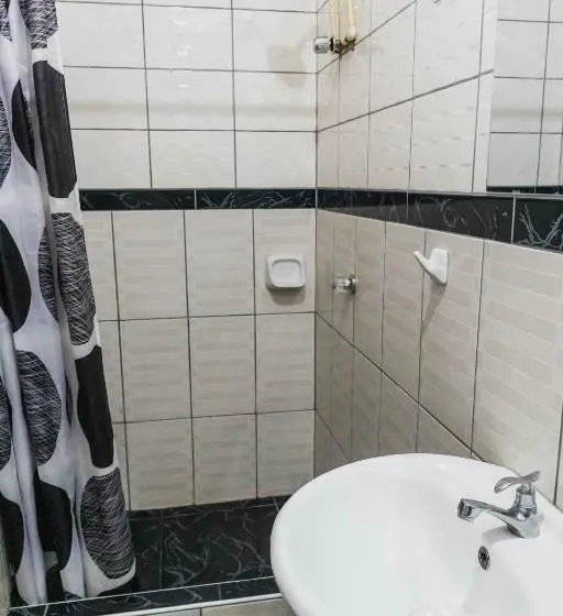 Quarto Familiar Deluxe, Refugio