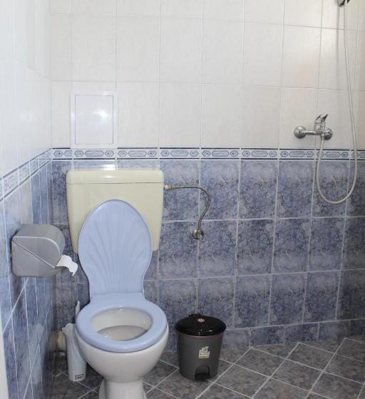 غرفة قياسية رباعية مزودة بشُرفة, Rezovo Family