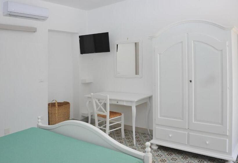 Kertre Néző Standard Szoba, La Limini