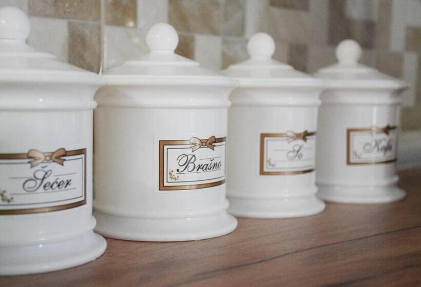 استودیوی استاندارد, Villa Bella