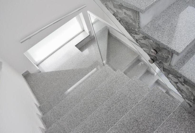 استودیوی استاندارد, Villa Bella