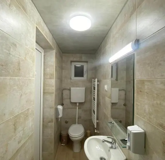 اتاق استاندارد سه نفره, Villa Klara