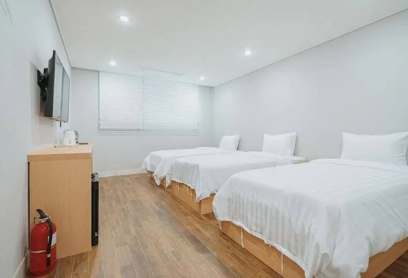 اتاق استاندارد سه نفره, Aroomi Hotel Hyupjae
