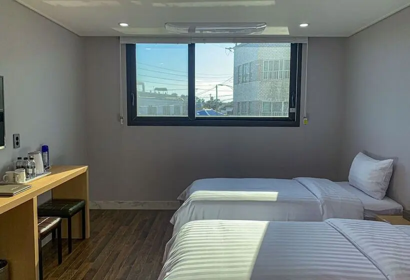 اتاق استاندارد سه نفره, Aroomi Hotel Hyupjae