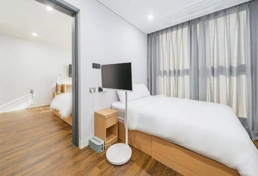 سوییت خانوادگی, Aroomi Hotel Hyupjae