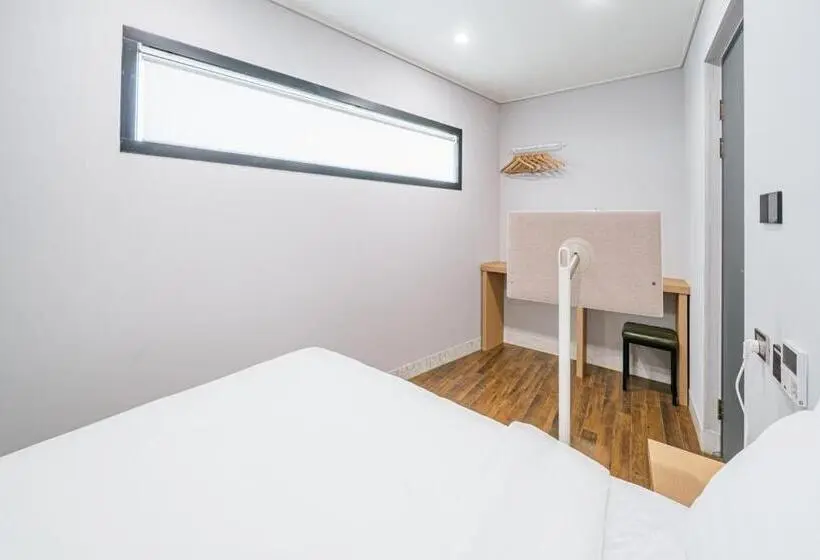 سوییت خانوادگی, Aroomi Hotel Hyupjae