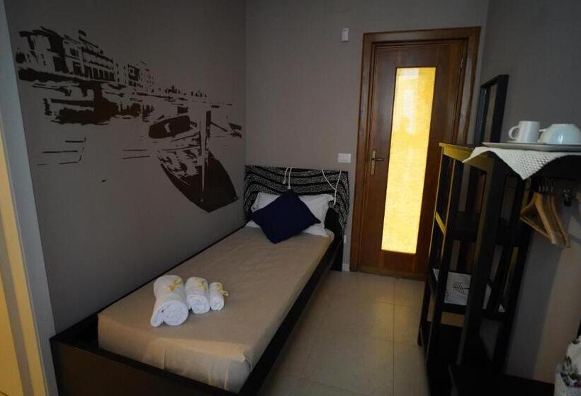 اتاق استاندارد یک نفره, Bari Antica Boutique B&b