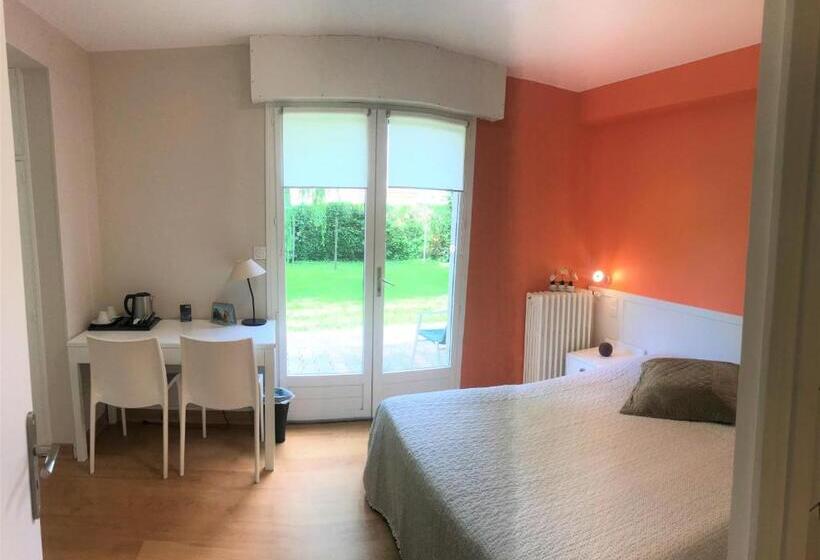 Трехместный Номер Стандарт Вид на Сад, Le Clos Fleuri   Maison Vigier