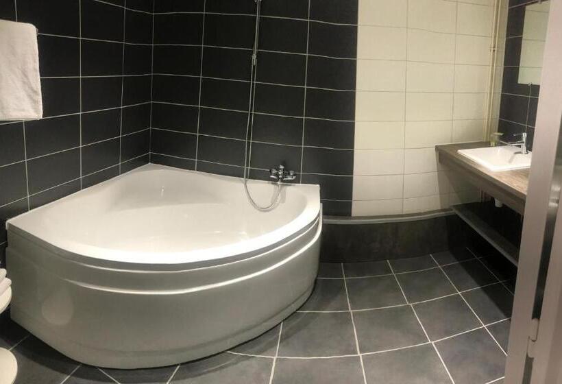 غرفة عائلية, Le Clos Fleuri   Maison Vigier