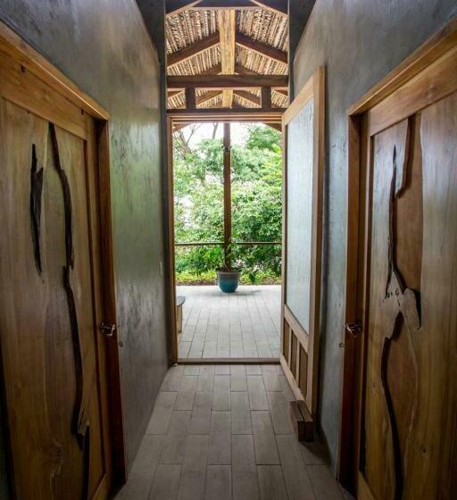 标准房带园景, Breathe Healing & Wellness