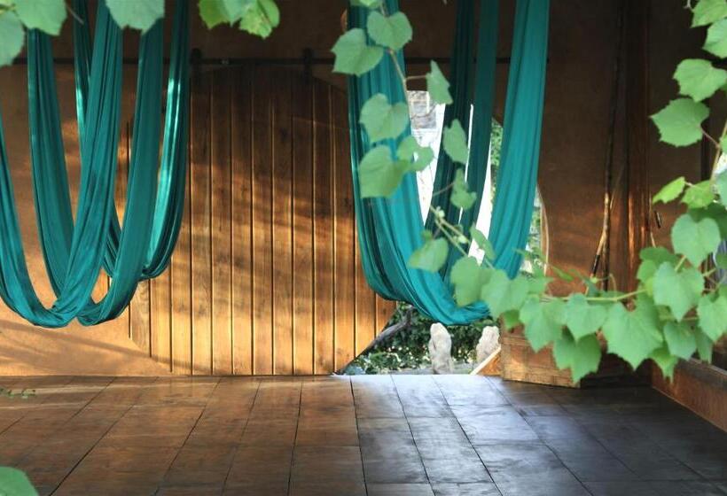 标准房带园景, Breathe Healing & Wellness