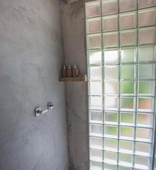 标准房带园景, Breathe Healing & Wellness