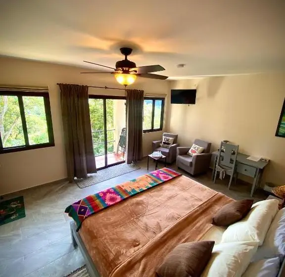اتاق لوکس با تخت بزرگ, Inn The Coffeepot   Boutique