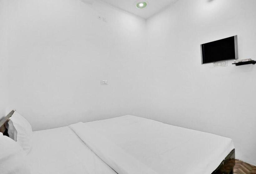 חדר סטנדרט לשלושה, Spot On Shashank Plaza